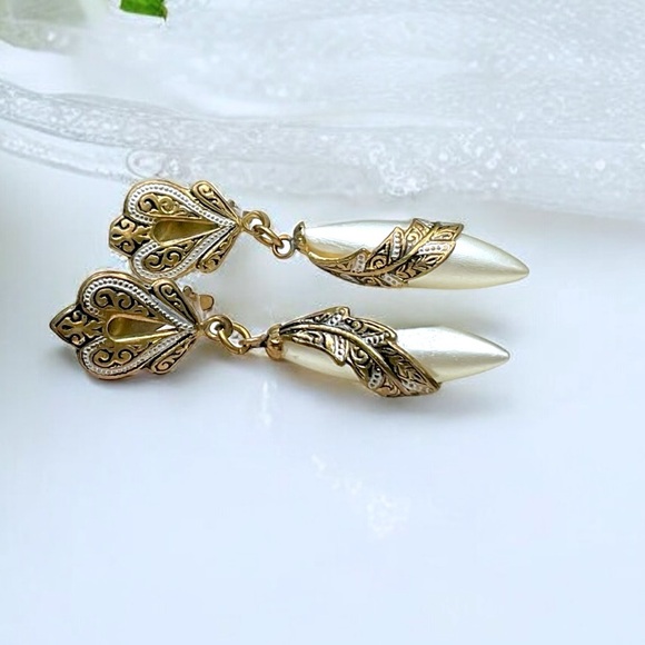 🌺Vintage Signed Damascene Pearl Earrings - Picture 2 of 11